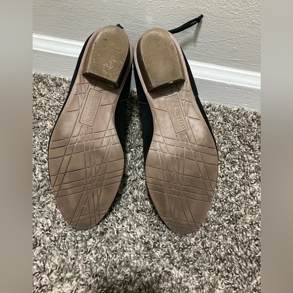 Kenneth Cole Reaction black faux suede, low heel ankle booties. Size 7.5 - Picture 5 of 6